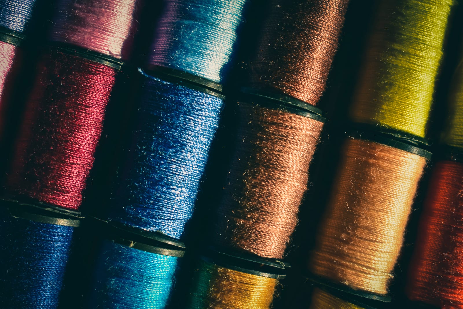 Bunte Garnrollen